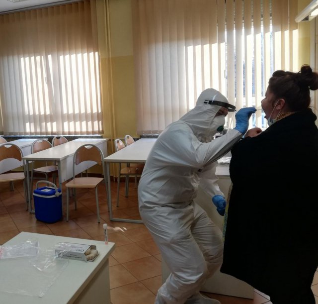 Ponad 12 000 nauczycieli z województwa dolnośląskiego zostanie poddanych badaniom wymazowym na obecność koronawirusa.