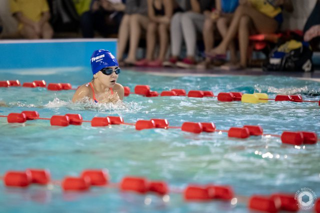 Mimo zamknięcia z powodu kwarantanny narodowej pływalni w Kłodzku młodzi pływacy HS Team Kłodzko nadal intensywnie trenują.
