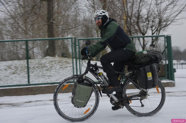 Kłodzko znalazło się na trasie zimowej wyprawy rowerowej dookoła Polski, której podjął się Paweł Małaszko