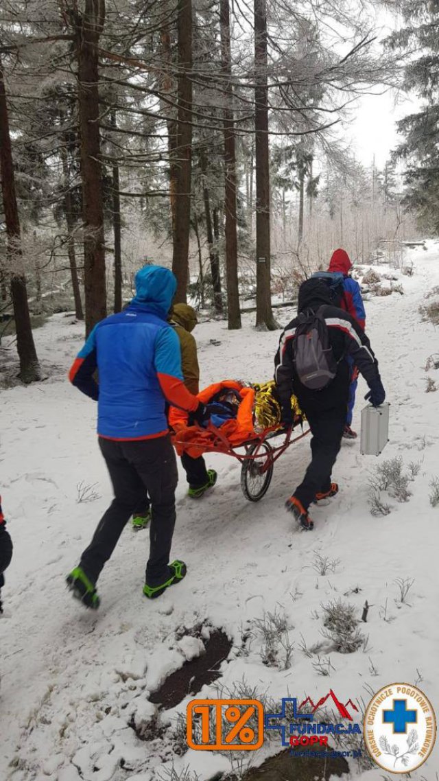 Goprowcy wezwani na pomoc turystce. Przy ewakuacji pomogli im turyści 