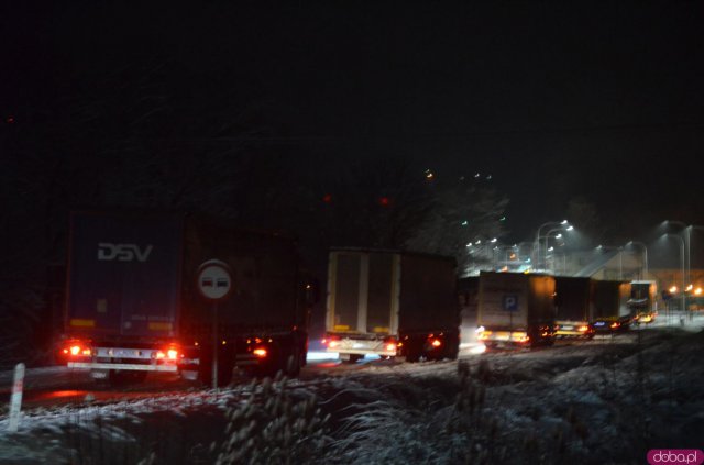Obecnie spore utrudnienia występują na drodze krajowej nr 8 między Polanicą a Szczytną.