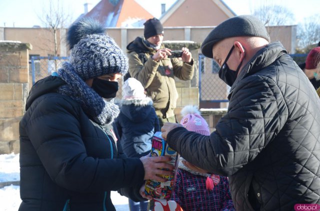 Chętni mogli poczęstować je marchewką i zrobić sobie pamiątkowe zdjęcie.