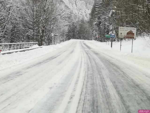 Trudne warunki na drogach powiatu [Foto]