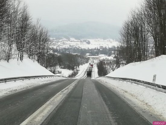 Trudne warunki na drogach powiatu [Foto]
