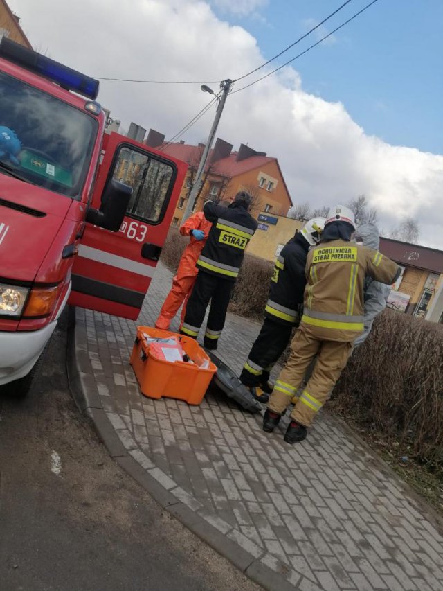 strażacy z OSP KSRG Nowa Ruda-Słupiec zostali zadysponowani do pomocy Zespołowi Ratownictwa Medycznego 