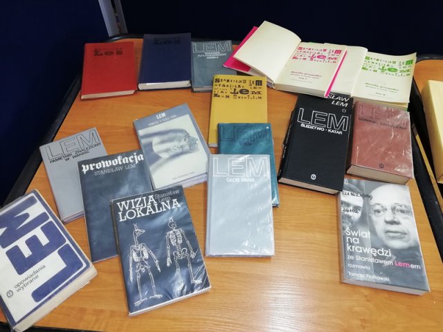 Z tej okazji, Biblioteka Publiczna Gminy Kłodzko z/s w Ołdrzychowicach Kłodzkich przygotowała skromną wystawę stacjonarną upamiętniającą to ważne wydarzenie