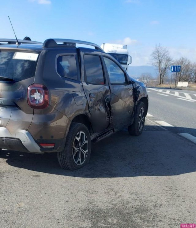 18 marca przed godz. 10.00 na drodze krajowej nr 8 w Boguszynie doszło do zderzenia samochodu osobowego z ciężarowym. 