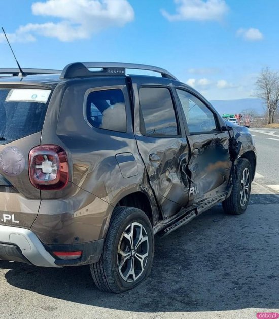 18 marca przed godz. 10.00 na drodze krajowej nr 8 w Boguszynie doszło do zderzenia samochodu osobowego z ciężarowym. 