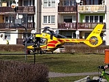 Śmigłowiec Lotniczego Pogotowia Ratunkowego wylądował przy ul. Zdrojowej w Kudowie-Zdroju.