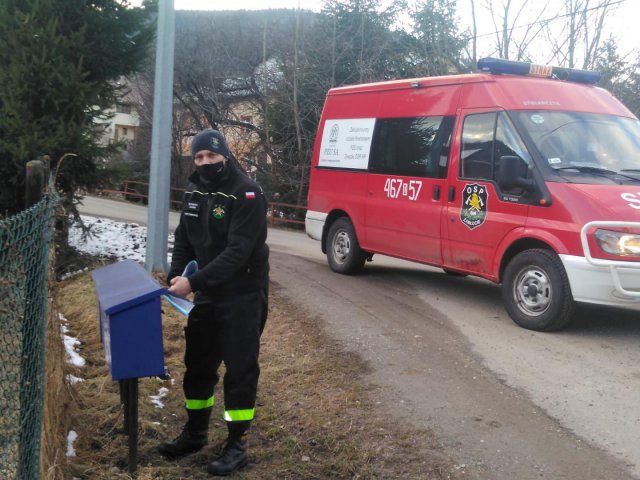 Materiały mają przede wszystkim trafić do mieszkańców wykluczonych cyfrowo, którzy nie korzystają z zasobów Internetu, często są samotni lub nie radzą sobie z informacją z innych źródeł.