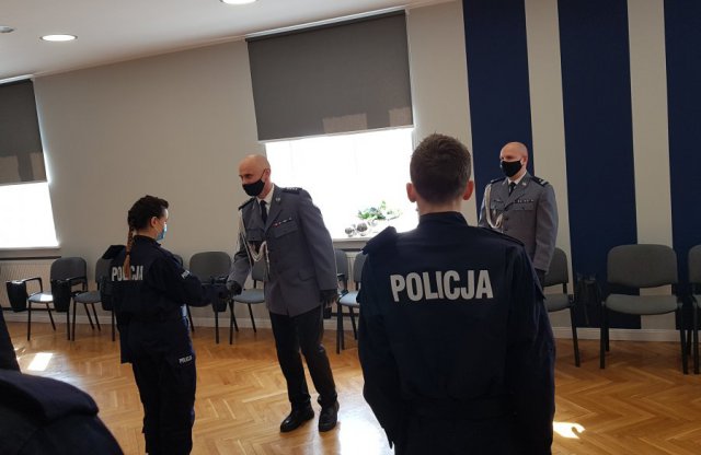 Pięciu nowo przyjętych policjantów złożyło wczoraj ślubowanie w Komendzie Powiatowej Policji w Kłodzku