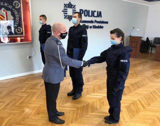 Pięciu nowo przyjętych policjantów złożyło wczoraj ślubowanie w Komendzie Powiatowej Policji w Kłodzku