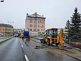 Do piątku, 16 kwietnia mają potrwać prace modernizacyjne związane z wymianą starego rurociągu na moście w ciągu ulicy Kościuszki w Kłodzku. 