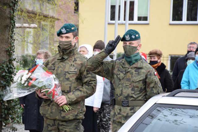 Z powodu trwającej pandemii, Powiatowe i Miejskie Obchody Konstytucji 3 Maja w Kłodzku miały skromny i kameralny charakter. 