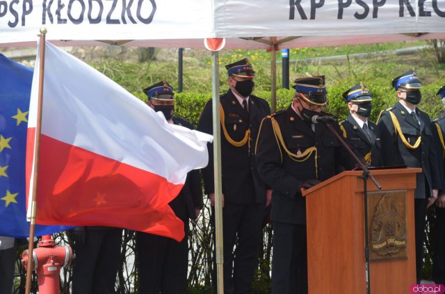 We wtorek, 4 maja na placu przed siedzibą Komendy Powiatowej Państwowej Straży Pożarnej w Kłodzku zorganizowane zostały powiatowe obchody Dnia Strażaka