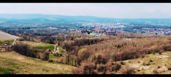 Utwór jest wyrazem sprzeciwu wobec planów budowy drogi S8 przez Górę Kostrę, potocznie zwaną Kukułką.