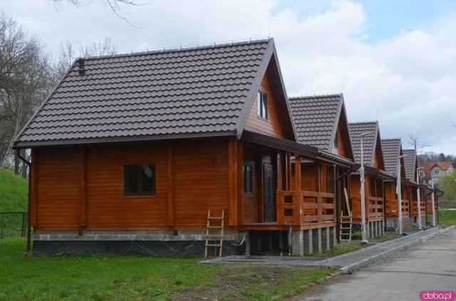 Koszt budowy pięciu domków wraz z wykończeniem będzie opiewał na około 850 tysięcy złotych netto.