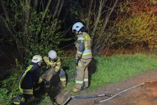 Ponad 50 interwencji odnotowali zeszłej doby strażacy z powiatu kłodzkiego. Większość z nich dotyczyła lokalnych podtopień. 