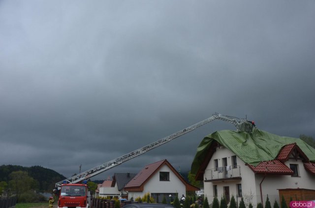 Ruszyła akcja pomocy dla pogorzelców ze Szczytnej, gdzie 12 maja w wyniku uderzenia pioruna  w dach domu jednorodzinnego doszło do pożaru.