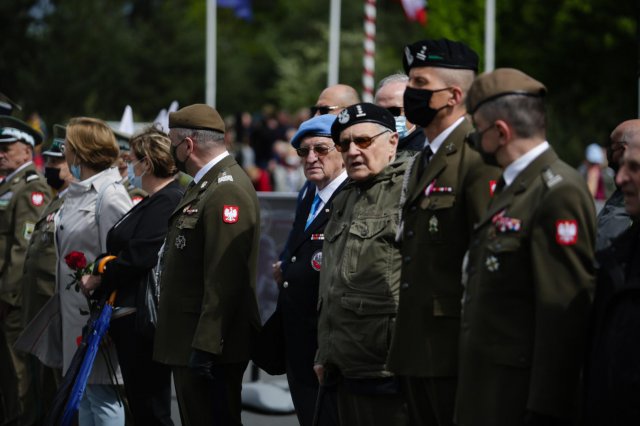 uczniowie szkół średnich o profilu wojskowym z Kłodzka i Kamiennej Góry po ukończeniu 18 roku życia założyli mundur żołnierza Wojska Polskiego.