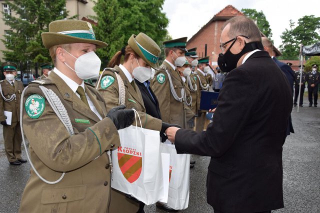 Przed budynkiem Placówki Straży Granicznej w Kłodzku odbyły się uroczyste obchody z okazji 30-lecia powołania formacji Straży Granicznej.