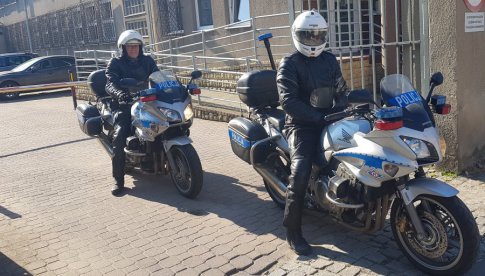 Policjanci na motocyklach patrolują drogi powiatu kłodzkiego 