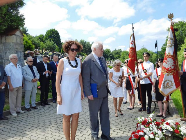 Na cmentarzu komunalnym pod Pomnikiem Ofiar Wołyńskich w Polanicy-Zdroju odbyły się uroczyste obchody 78. rocznicy ludobójstwa na polskiej ludności 