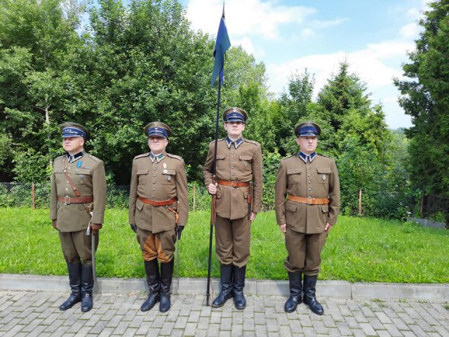 Na cmentarzu komunalnym pod Pomnikiem Ofiar Wołyńskich w Polanicy-Zdroju odbyły się uroczyste obchody 78. rocznicy ludobójstwa na polskiej ludności 