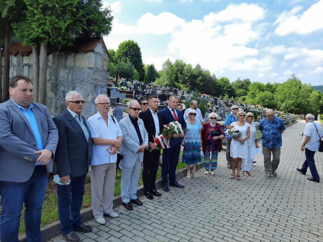 Na cmentarzu komunalnym pod Pomnikiem Ofiar Wołyńskich w Polanicy-Zdroju odbyły się uroczyste obchody 78. rocznicy ludobójstwa na polskiej ludności 