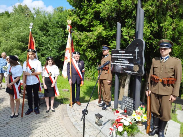 Na cmentarzu komunalnym pod Pomnikiem Ofiar Wołyńskich w Polanicy-Zdroju odbyły się uroczyste obchody 78. rocznicy ludobójstwa na polskiej ludności 