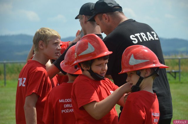 Zawody Dziecięcych i Młodzieżowych Drużyn Pożarniczych w Wojborzu [Foto]