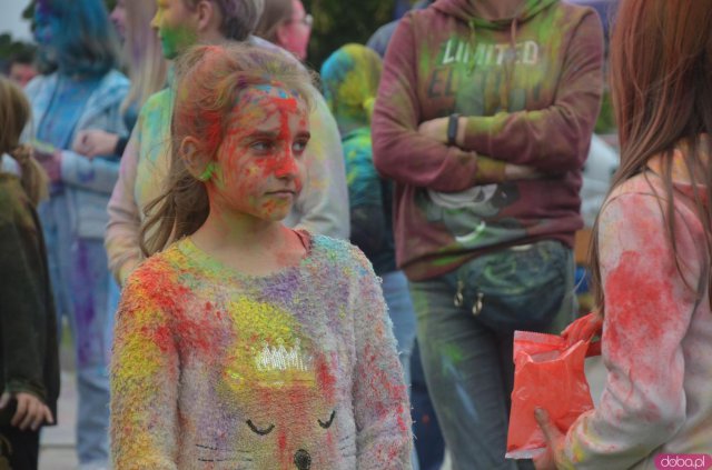 Szczytna znalazła się na największej w Polsce, kolorowej trasie Holi - Święto kolorów.