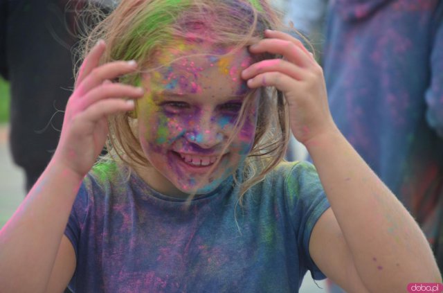 Szczytna znalazła się na największej w Polsce, kolorowej trasie Holi - Święto kolorów.