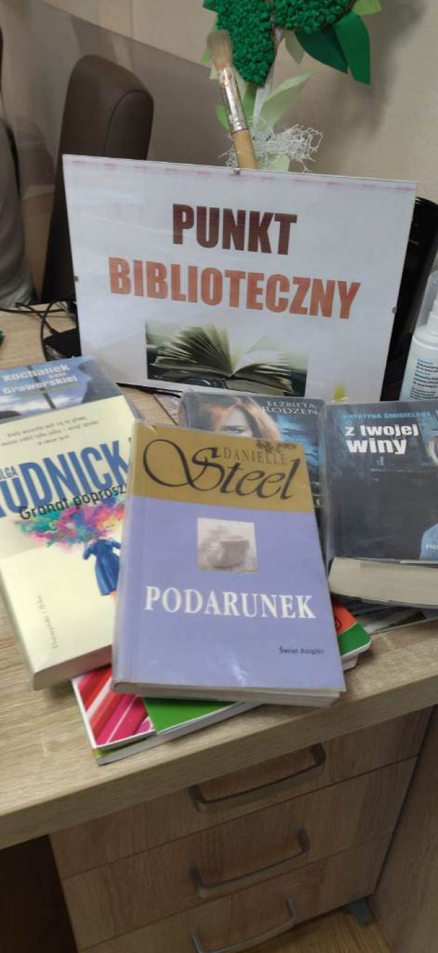 Punkt biblioteczny przy DPS w Podzamku wznowił działalność