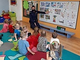 Dzielnicowa rozmawiała z przedszkolakami o bezpieczeństwie