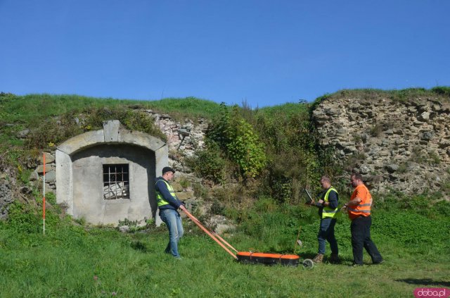 Prace prowadzone są pod nadzorem archeologa