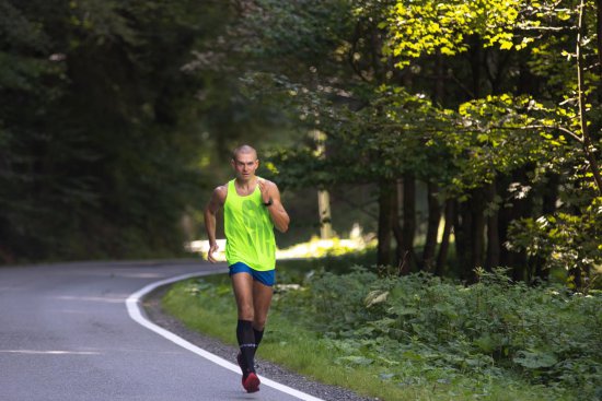 Pokona duathlon, aby nagłośnić zbiórkę pieniędzy na leczenie mieszkańca Dusznik-Zdroju 