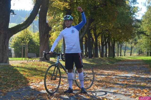 Pokonał duathlon, aby nagłośnić zbiórkę pieniędzy na leczenie mieszkańca Dusznik-Zdroju