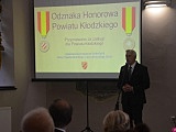 Wręczono Odznaki Honorowe Powiatu Kłodzkiego [Foto]