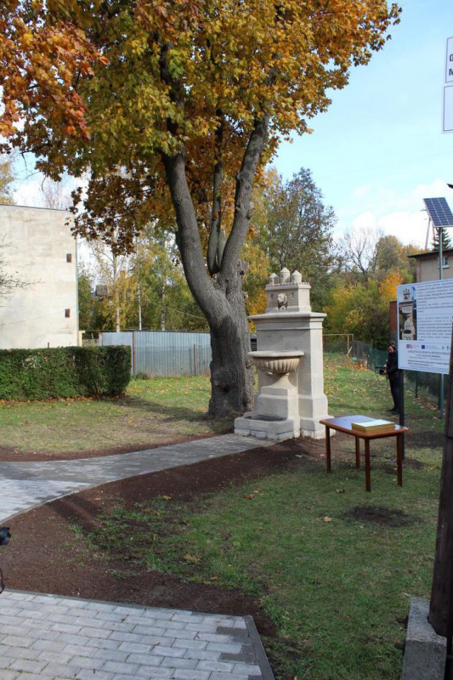 Radków: Fontanna Herbowa odnowiona [Foto]
