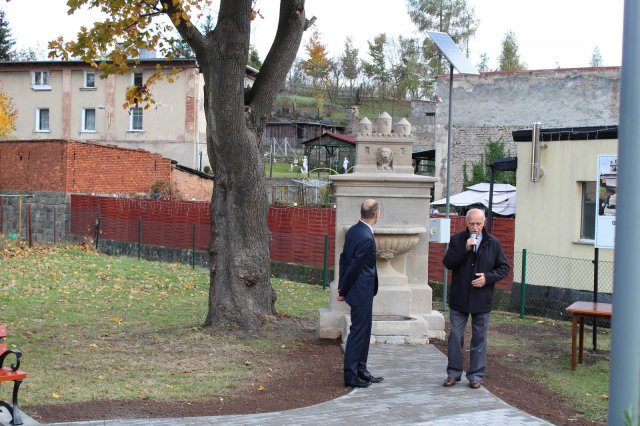 Radków: Fontanna Herbowa odnowiona [Foto]