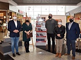 W kłodzkiej galerii stanął regał do wymiany książek [Foto]