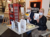 W kłodzkiej galerii stanął regał do wymiany książek [Foto]