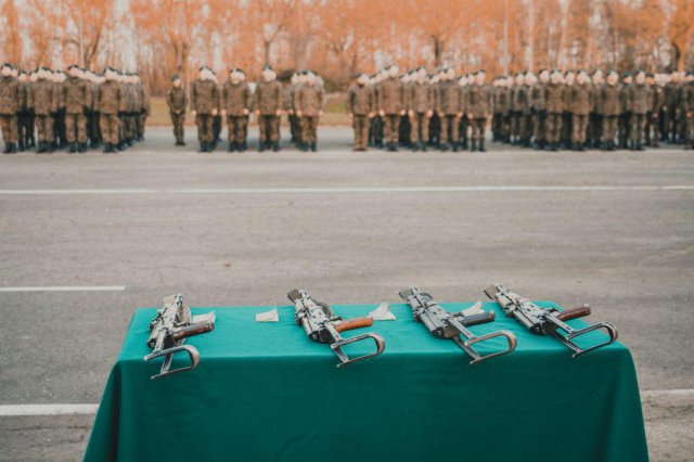 Wręczenie broni szeregowym elewom XI turnusu służby przygotowawczej