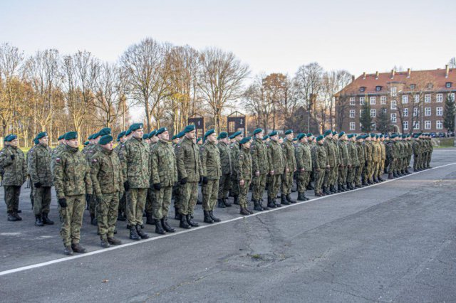 Wręczenie broni szeregowym elewom XI turnusu służby przygotowawczej