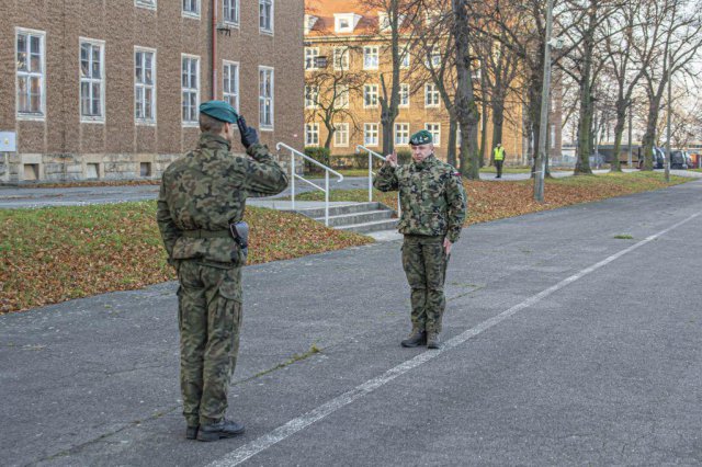 Wręczenie broni szeregowym elewom XI turnusu służby przygotowawczej