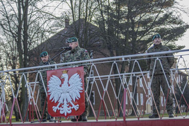 Wręczenie broni szeregowym elewom XI turnusu służby przygotowawczej