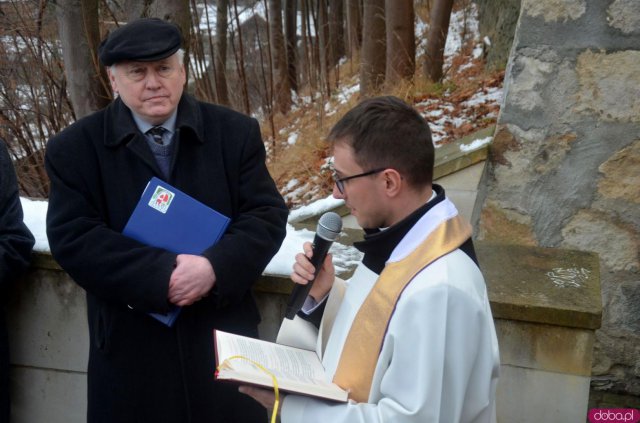 W Polanicy-Zdroju odsłonięto pamiątkową tablicę z okazji 70-lecia istnienia chirurgii plastycznej 