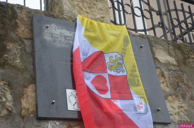W Polanicy-Zdroju odsłonięto pamiątkową tablicę z okazji 70-lecia istnienia chirurgii plastycznej 