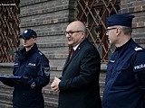 Quady i niezbędny sprzęt dla policji